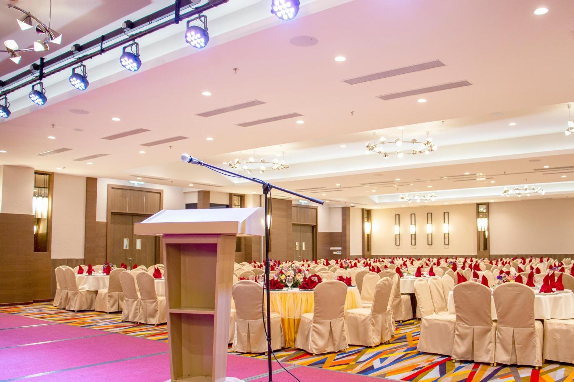 Arena Premier Hotel Seremban Bagian luar foto